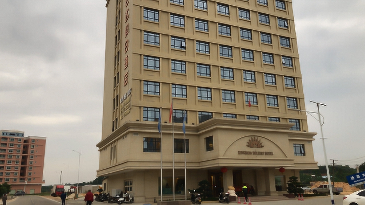 想不到遂溪草潭也有这样高大上的酒店,吃海鲜太方便了