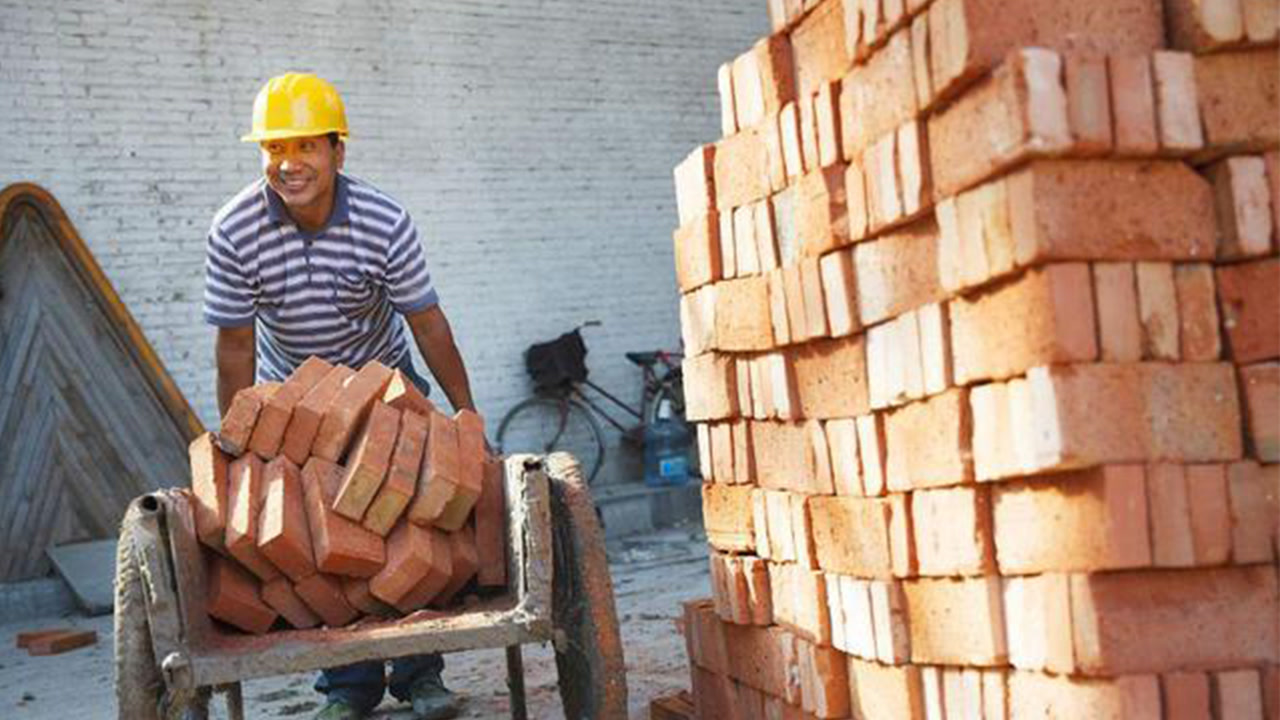 这个国家搬砖月薪3万多,分分钟秒杀你