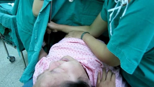 真实记录产妇的产房分娩,要被护士压肚子,真是太辛苦了!