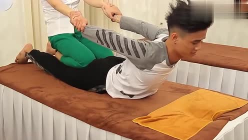泰式按摩手法,看小哥的表情就知道,这手法很专业了