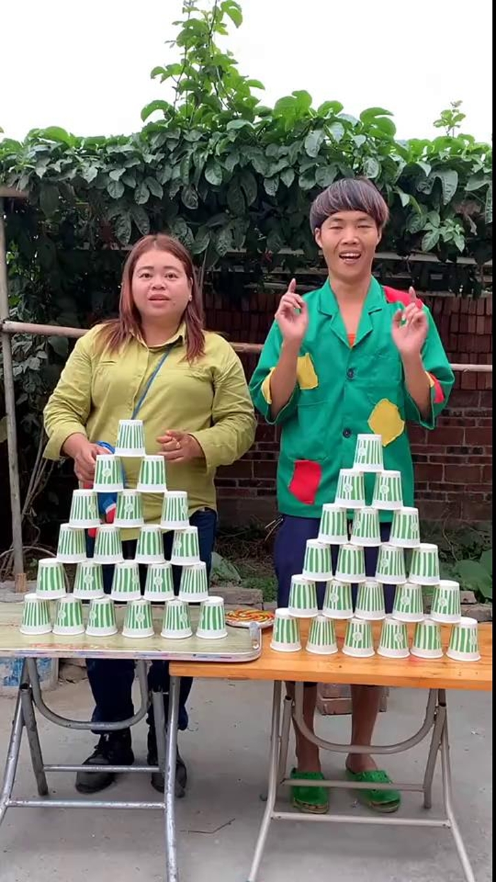 叠杯子比赛唯快不破