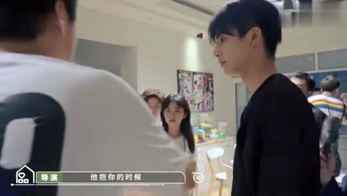 以家人之名 花絮 宋威龙现场抱不动谭松韵 被笑死了 腾讯视频