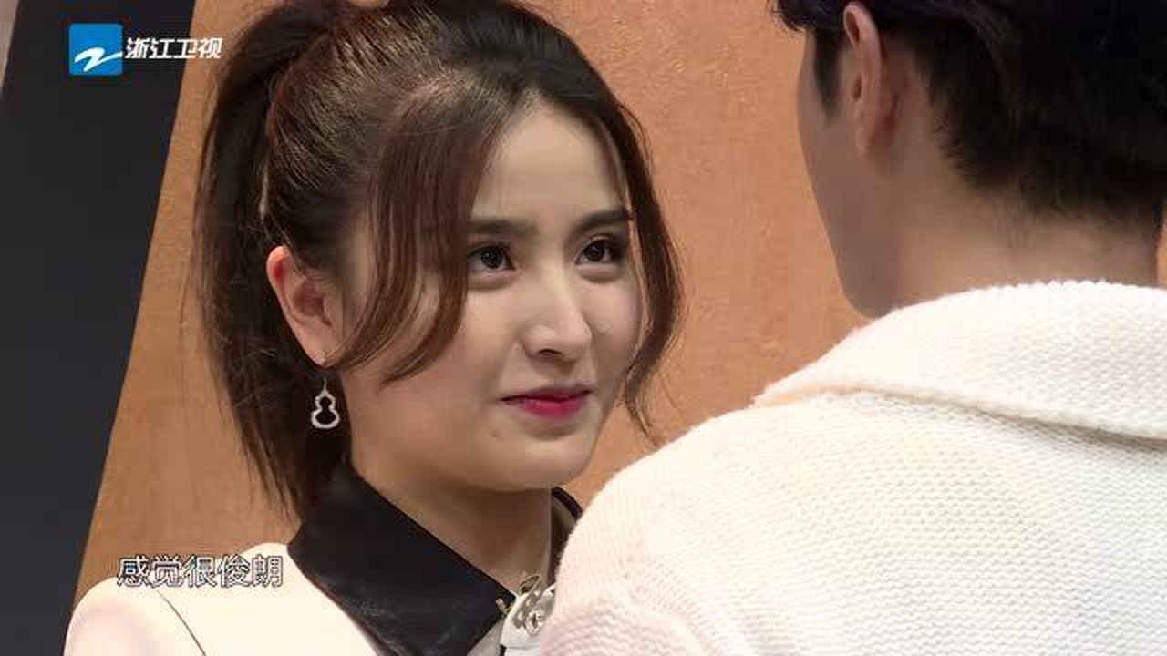 李汶翰金子涵牵手对视频笑场,俩人培养感情互怼太逗了!