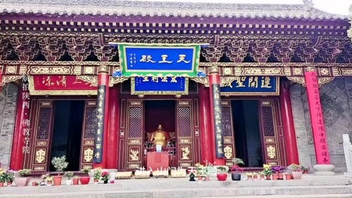 時 間:2021-04-25上傳者:成博士旅遊頻道簡 介:航拍西安長安區香積寺.