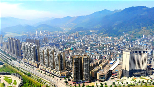 航拍贵州榕江县城,10年时间发展迅猛,这才是贵州硬实力!