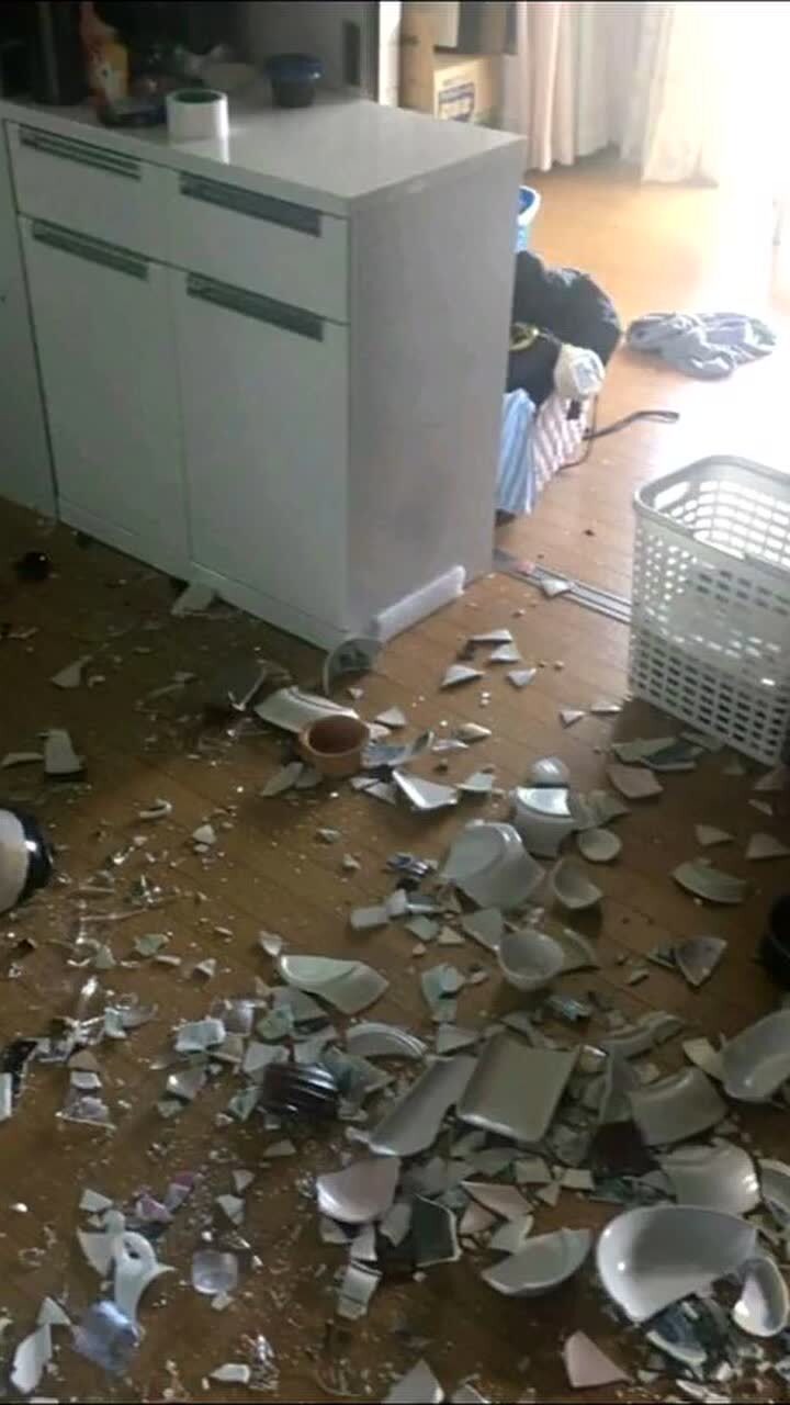 和老公打架从来没输过,也不用往娘家跑,咬,抓,挠,实在打不过就摔东西