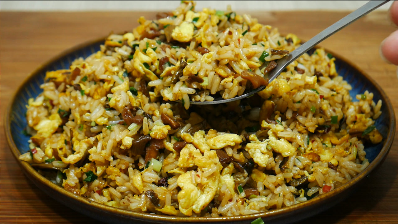 外婆菜炒饭怎么炒才好吃,大厨教你正确做法,香气四溢,粒粒分明