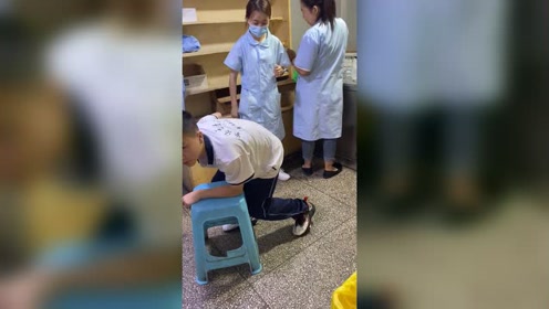 0:00:10好实诚的孩子,脱裤子打针让护士姐姐都尴尬了时 间:2021-09-22