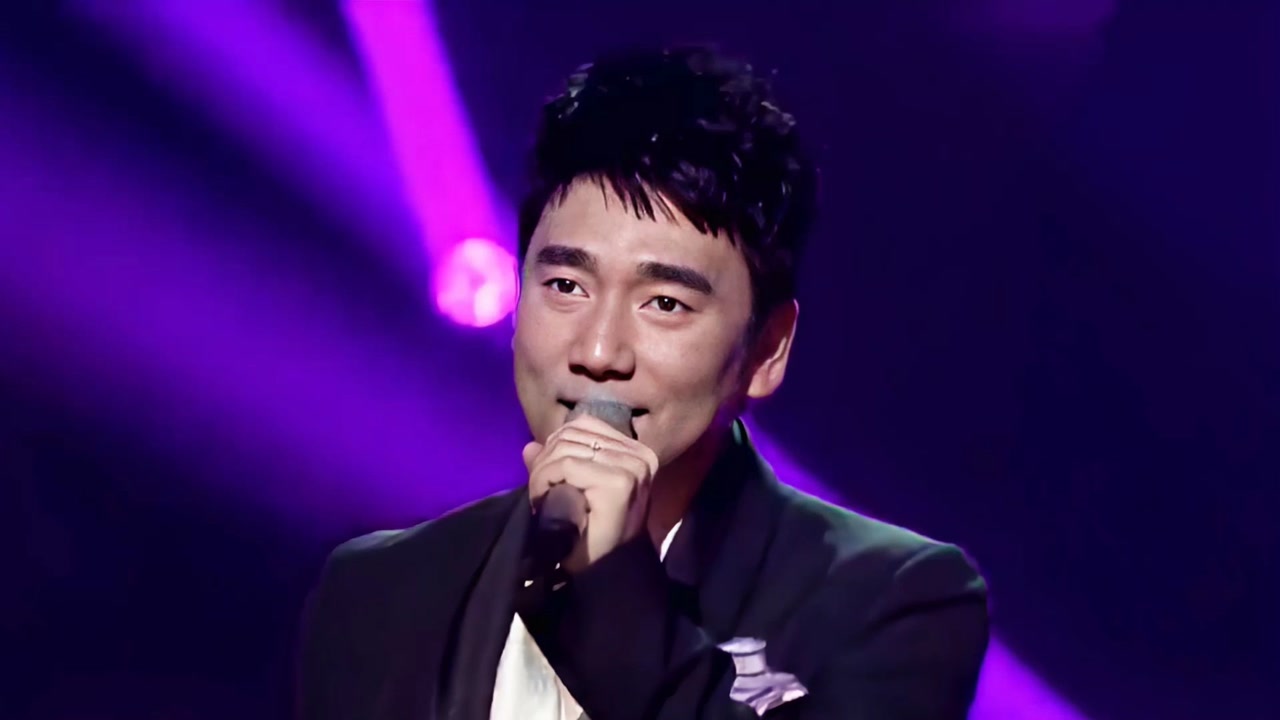 《透过开满鲜花的月亮》,林依轮演唱,全新演绎