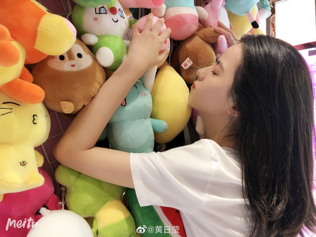 黄日莹-doki@腾讯视频:超全的黄日莹资讯,视频,粉丝,直播,活动集合