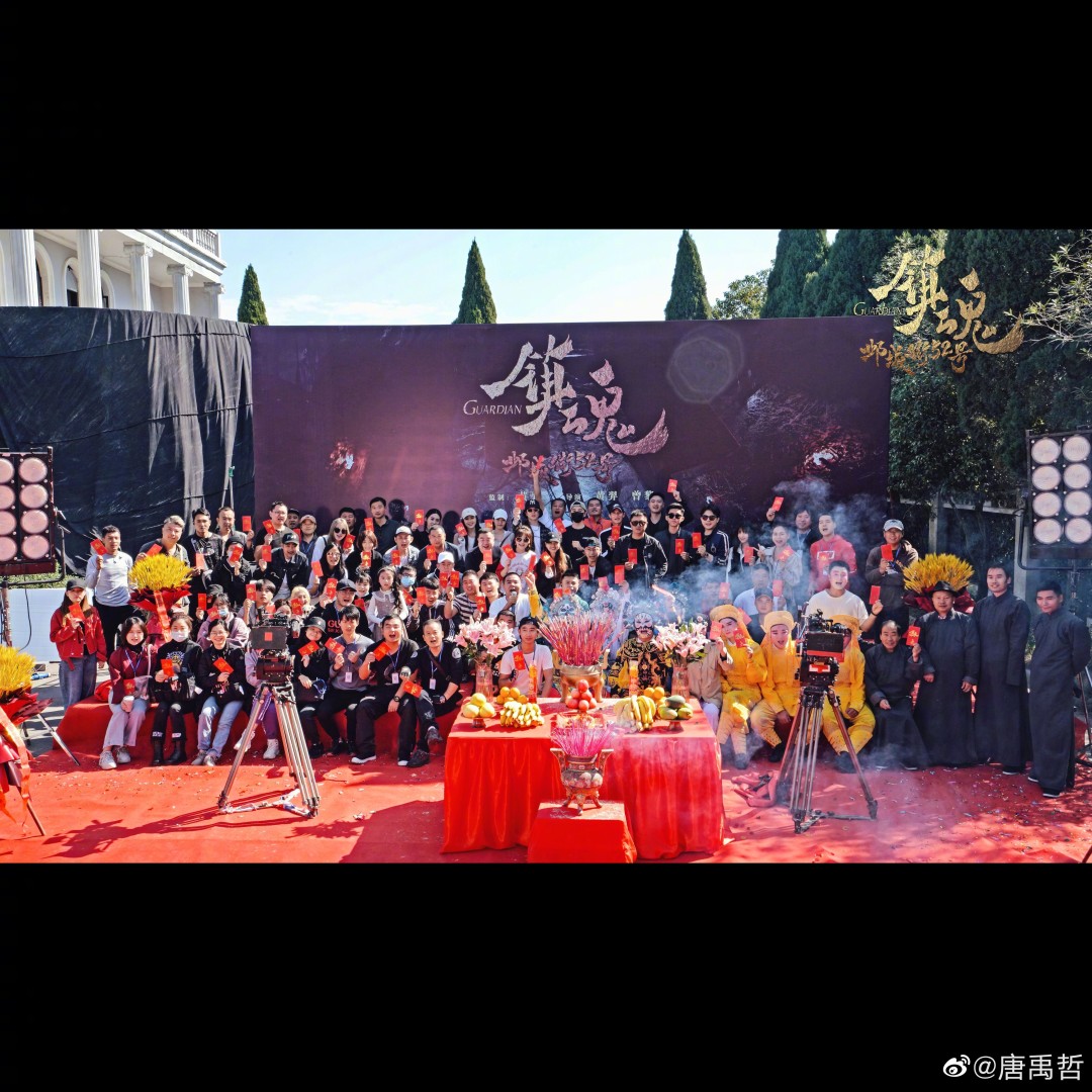剛殺青#我的青春沒在怕# 還捨不得大家 馬上飛到上海準備新戲 終於熬