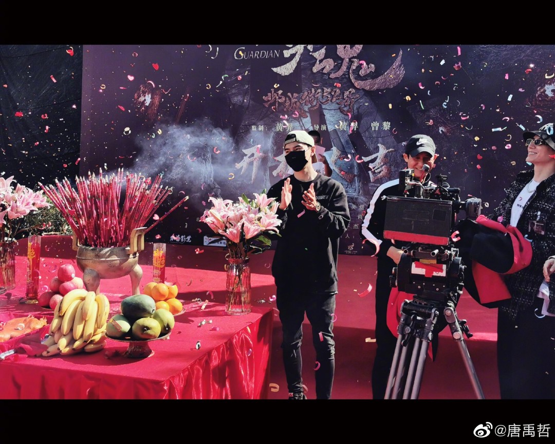 剛殺青#我的青春沒在怕# 還捨不得大家 馬上飛到上海準備新戲 終於熬
