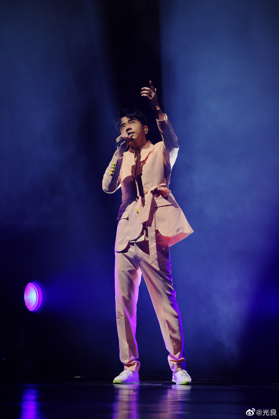 我的声音陪大家喔#今晚我不孤独巡回演唱会 光良的微博视频0012月18日