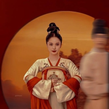 有网友爆出了娜扎的新剧《风起霓裳》的预告片