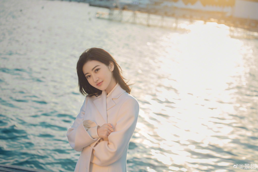 风衣海边_男生风衣海边背影头像(2)