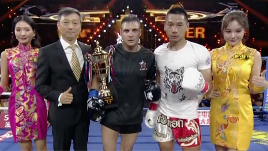 环球拳王争霸赛 中国选手王博士将对手打得无还手之力