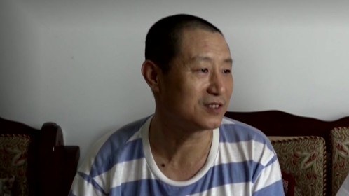 内容简介内地2021情感第三调解室每周一至周二,周四,周六至周日 20:30