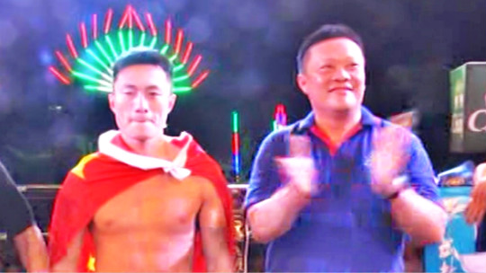 中国选手刘响明一拳击倒对手 赢一场闪电般的比赛