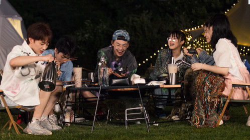 我们的毕业旅行》第二期:星空夜话,18岁少男少女大谈人生恋爱观_综艺