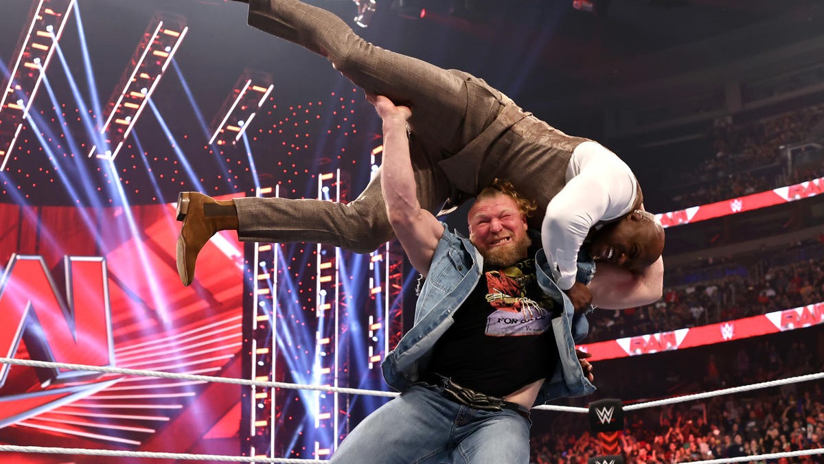 WWERAW_WWERAW第1550期_WWERAW第1550期_猛兽向全能王宣战！两记F5出手！鲍比倒地不起！_高清1080P在线观看平台_腾讯视频