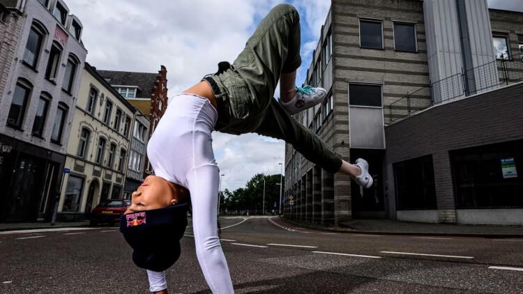 厌女男神赖上我