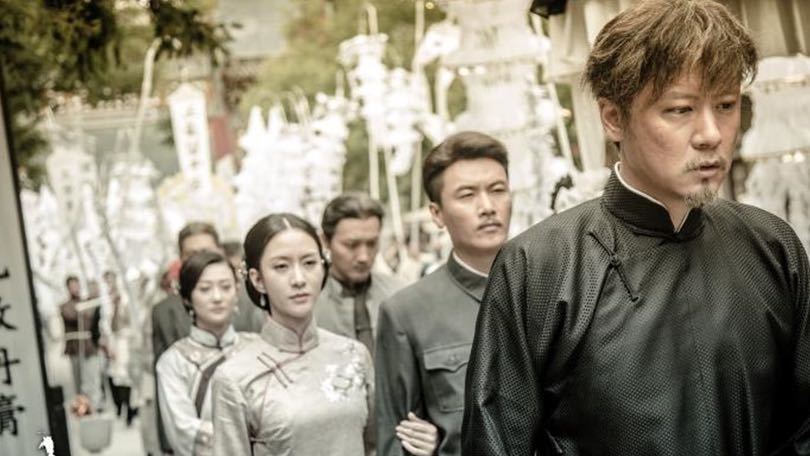 热门影视作品剪辑_爱占便宜的“六子”，在生死面前为了战友们能活下来牺牲了自己。_电视剧_高清完整版视频在线观看_腾讯视频