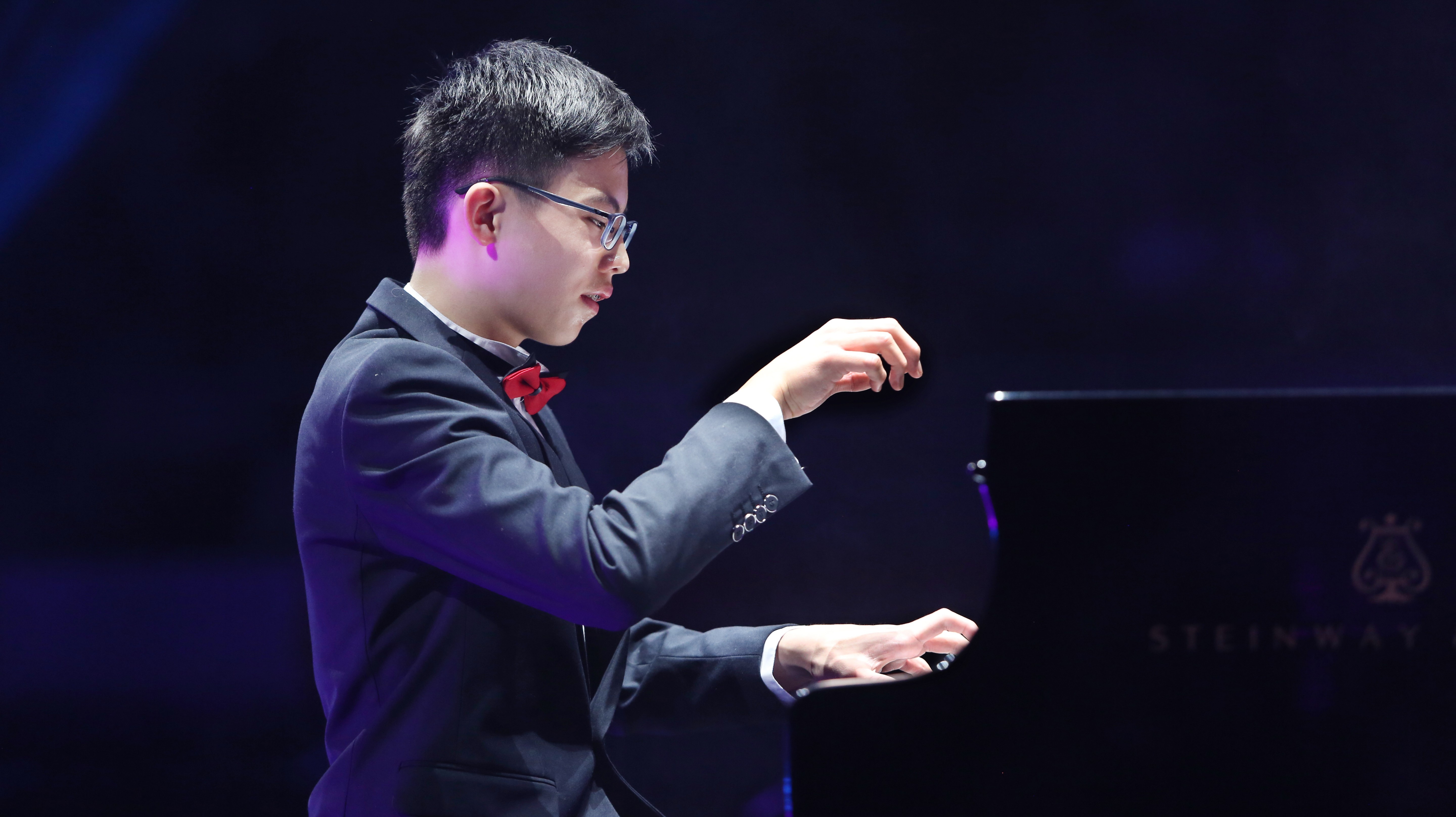 钢琴少年舒海峰