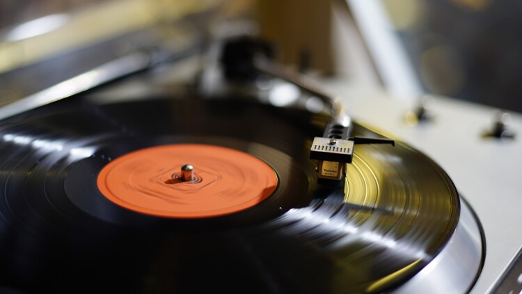 被拉黑后能否重新关注？平台规则解析