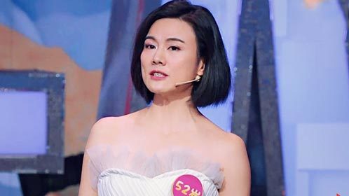 《芳华》原型杨慧亮相,52岁美炸天,回忆与冯小刚文工团往事