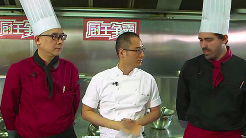 《厨王争霸》功底深厚!中方厨师用海蜇调咸味充当食盐