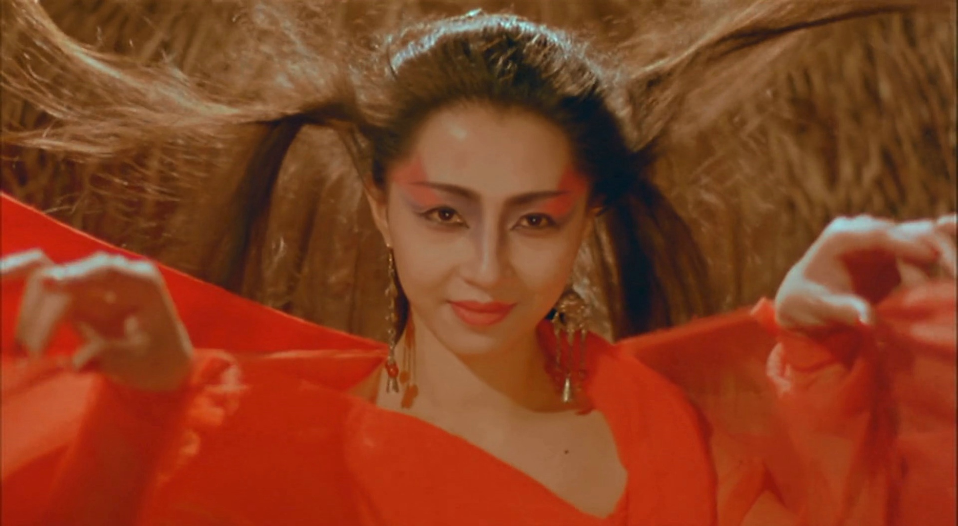 林正英被吸血鬼关进牢房,关键时刻还是自己养的小僵尸给力