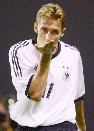 克洛泽宣布退役