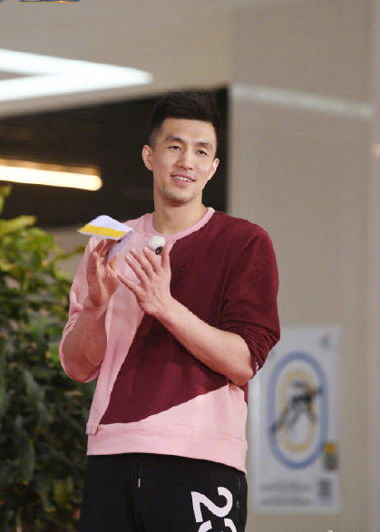 郭艾伦亮相跑男