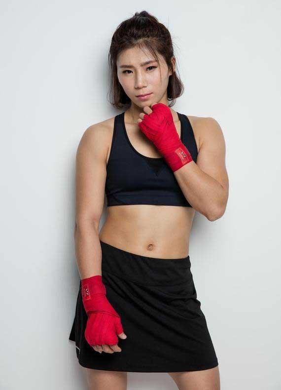 拳女郎体育简 介:蔡宗菊百秒内击败日本选手,对手毫无还手之力.