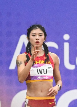 女子100米栏预赛 吴艳妮轻松晋级