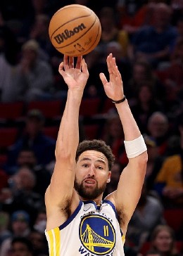 NBA常规赛：勇士157-101开拓者