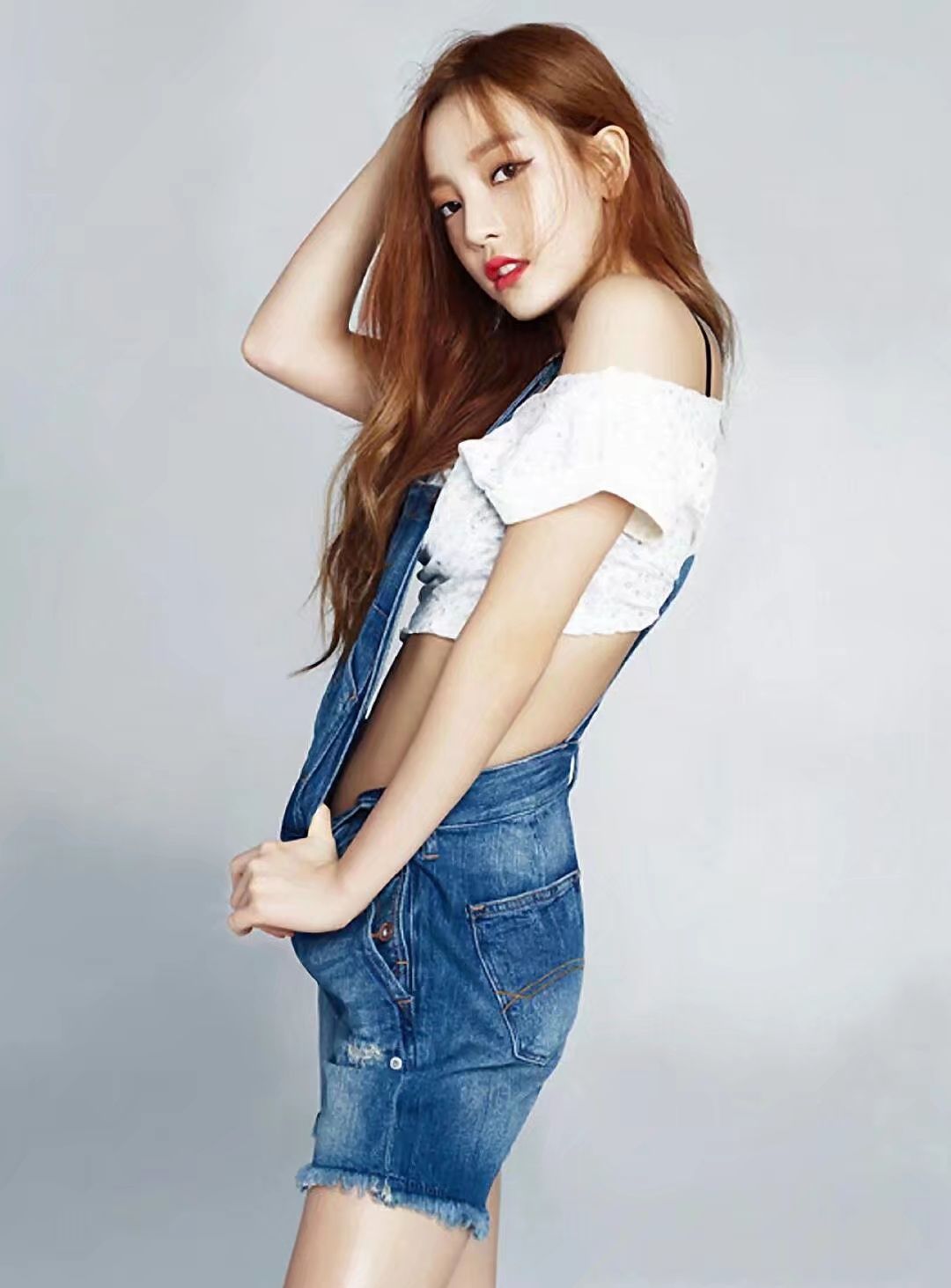 韩国歌手具荷拉自杀