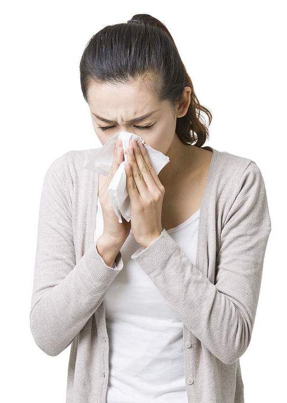 预防新冠肺炎打喷嚏的正确姿势