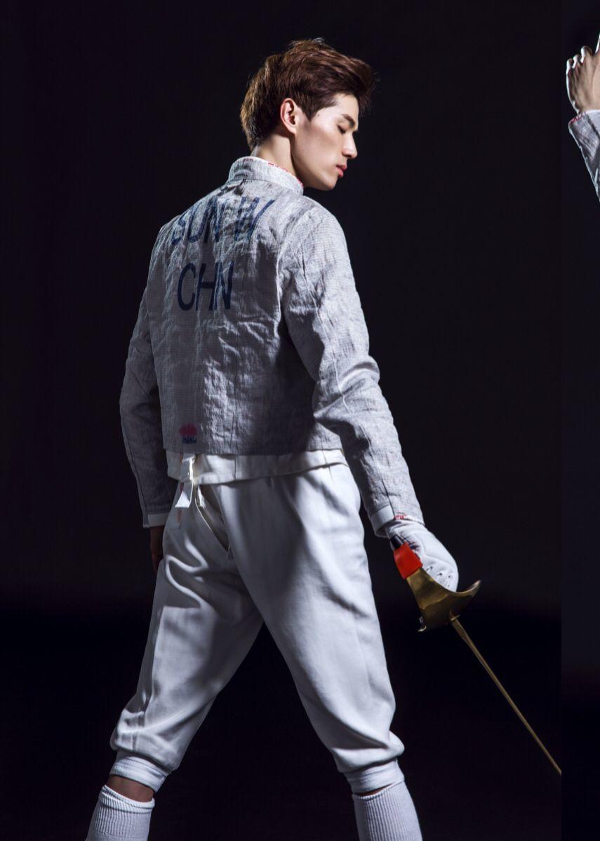 客厅云动汇击剑名将孙伟教你臀部及腿部力量练习