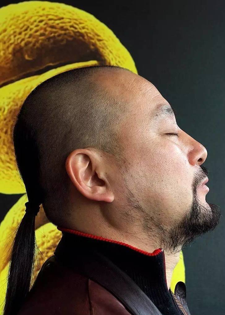 行为艺术家苍鑫当代艺术符号语言的实验性表达