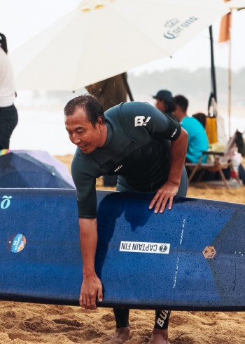 采访记录片封面图