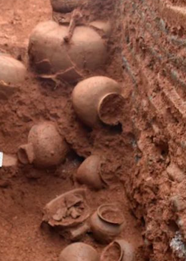 考古发现村民挖到神秘古陶罐