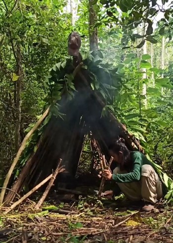 东易荒野求生记录片封面图