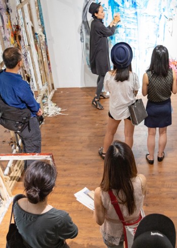 艺术现场 Critique Room封面图