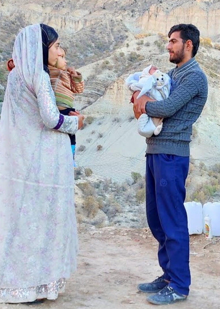 萨利赫和两个孩子