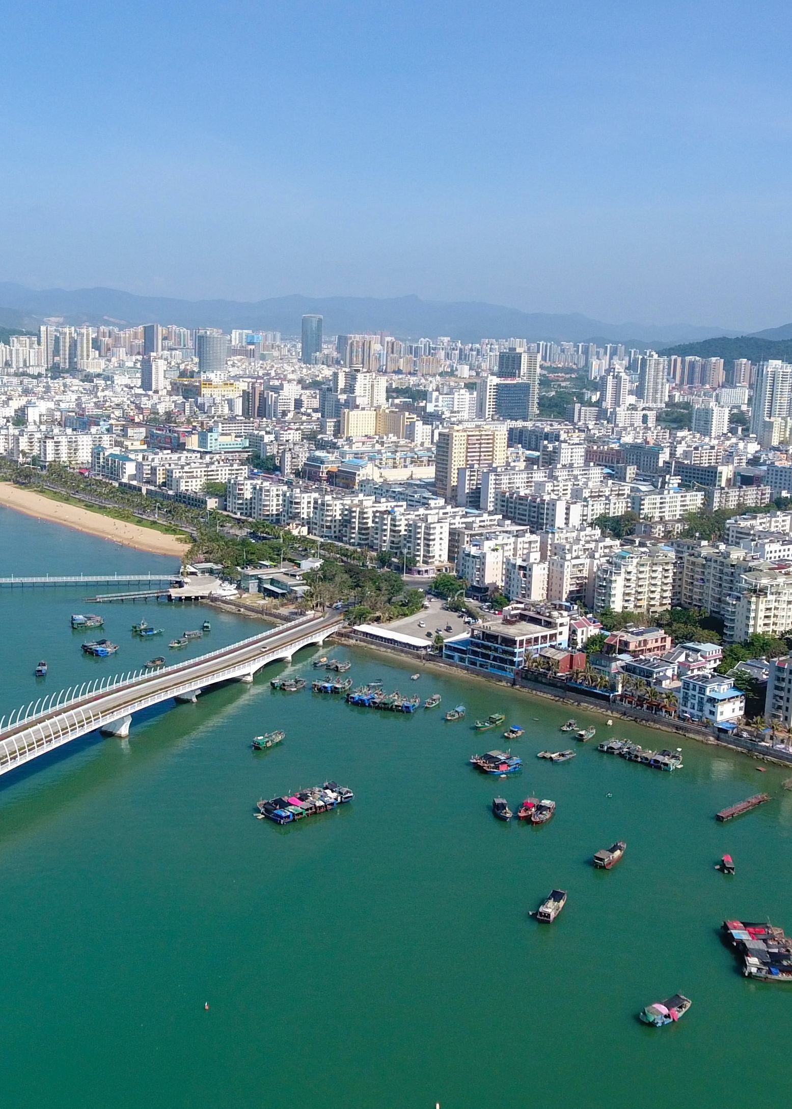 海南建省办经济特区30周年