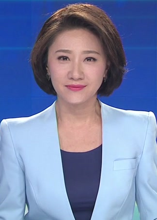 广东新闻联播女主持人图片