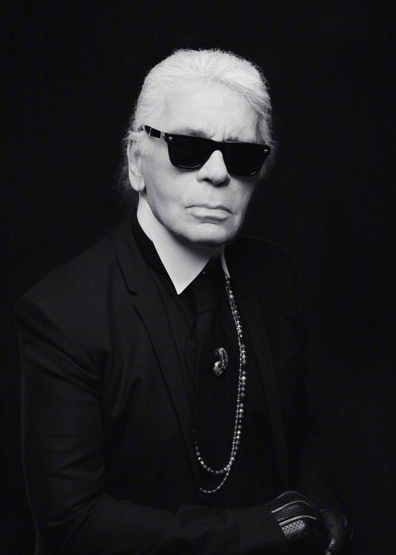 香奈儿艺术总监老佛爷去世