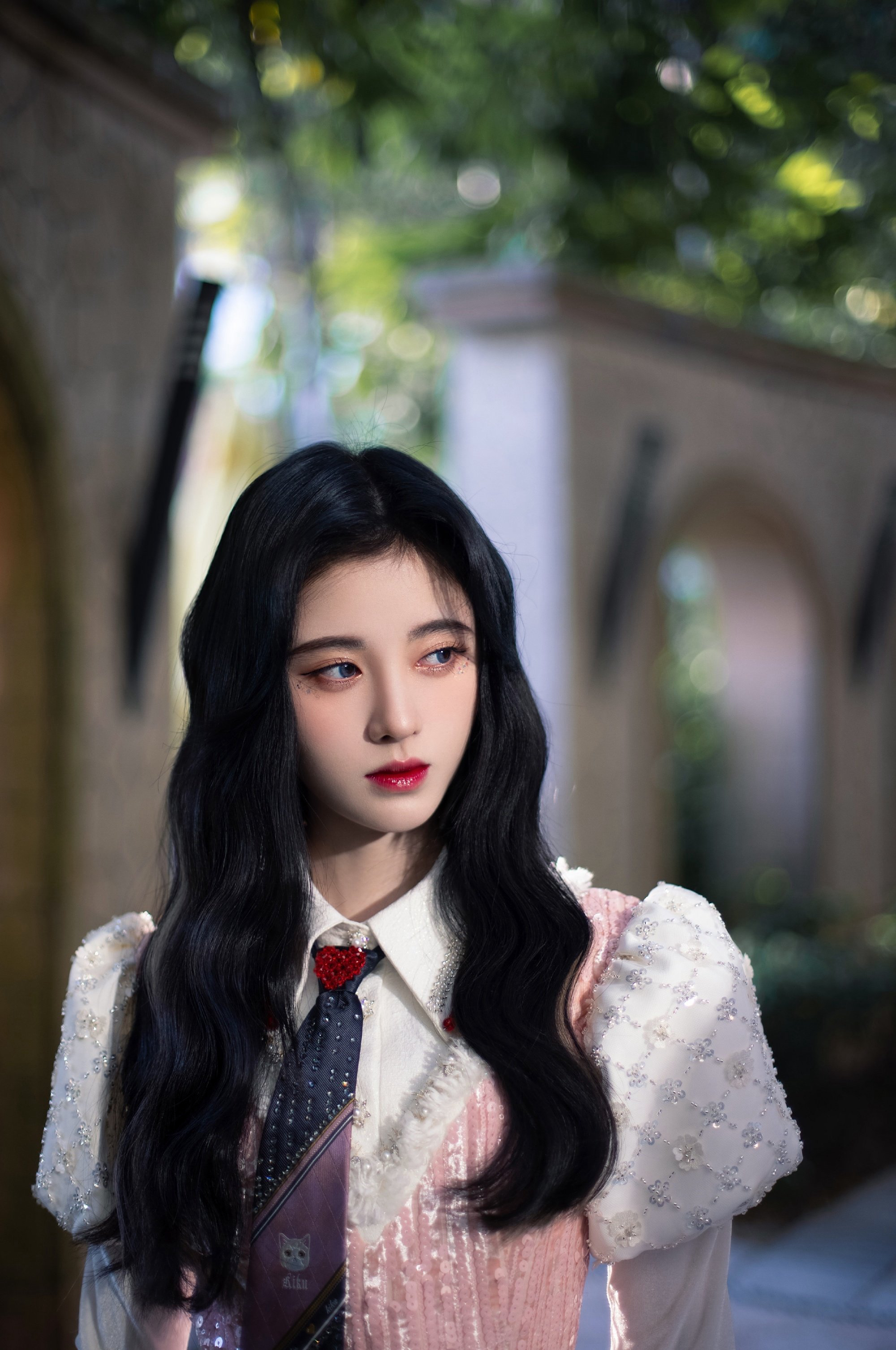 鞠婧祎女团妆演唱《恋爱告急》,舞台魅力四射!