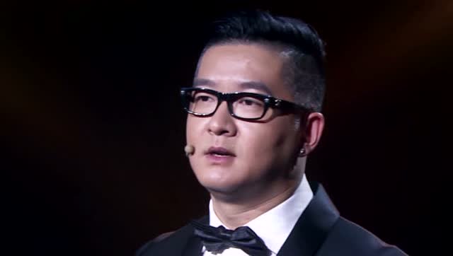 马丁"报复"父亲:他希望我做什么 我就偏不